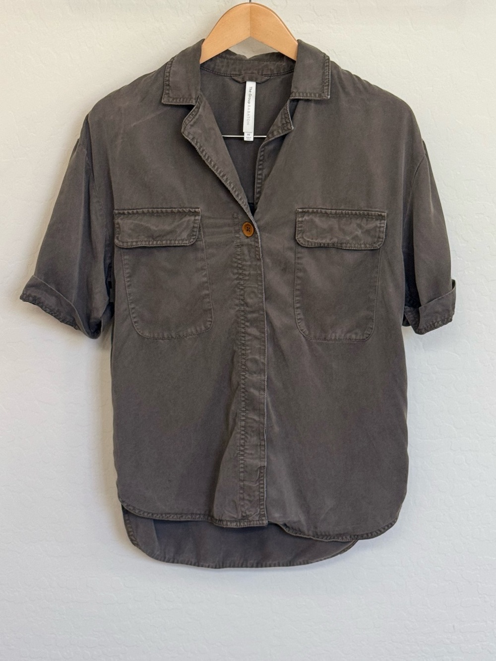 Babaton Aritzia Utility Short Sleeve Button Down Shirt Olive Gray XS Lyocell